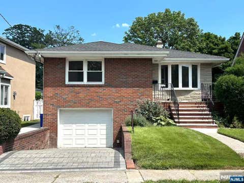 Photo of 1018 Inwood Terrace, Fort Lee, NJ 07024 (MLS # 26019727)