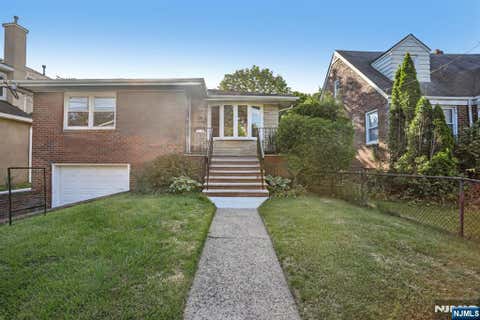 Photo of 1018 Inwood Terrace, Fort Lee, NJ 07024 (MLS # 26019727)