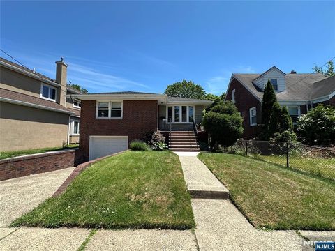 Photo of 1018 Inwood Terrace, Fort Lee, NJ 07024 (MLS # 26019727)