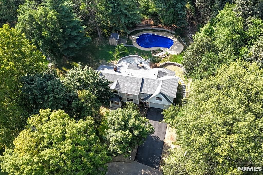 Photo of 20 Van Schaik Lane, Wyckoff, NJ 07481 (MLS # 25032434)