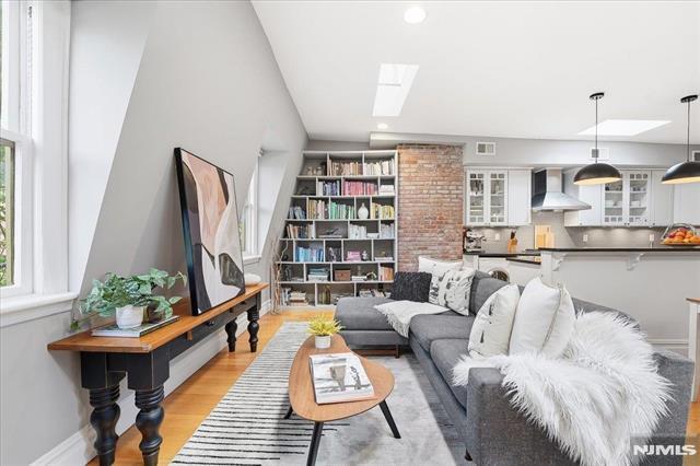 247 2nd Street 3