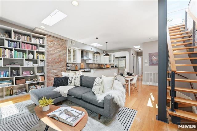 247 2nd Street 3