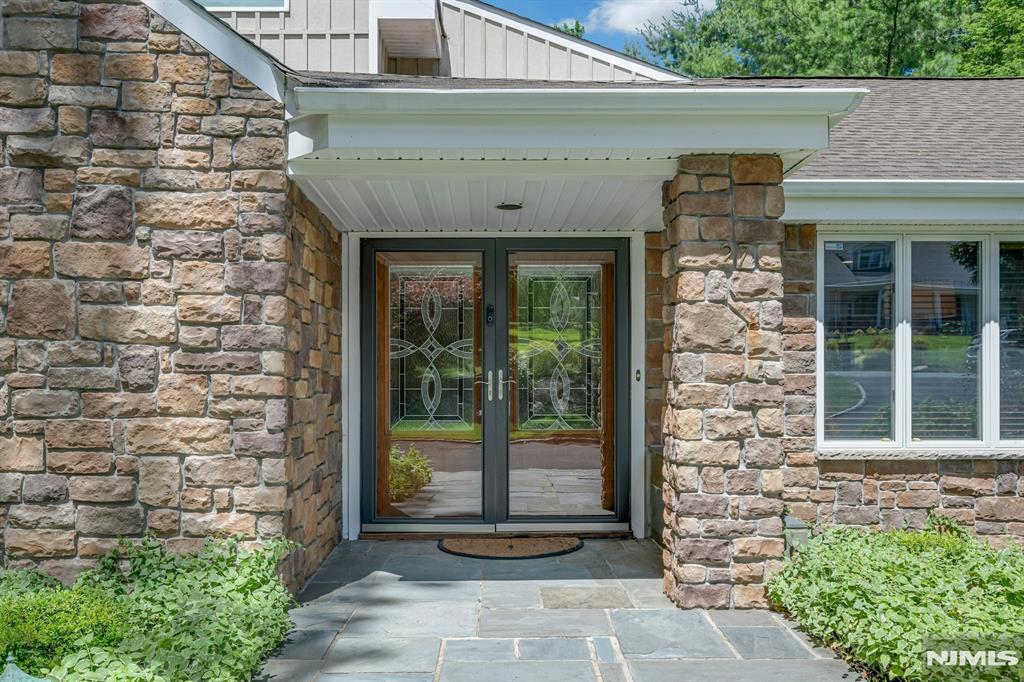 27 Hamilton Drive West