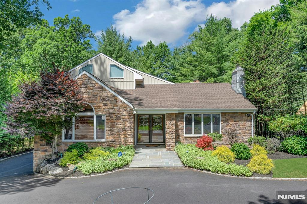 27 Hamilton Drive West