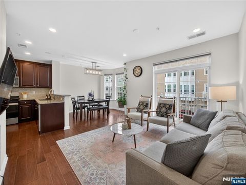 Photo of 8 Veterans Drive, Wood Ridge, NJ 07075 (MLS # 26014834)
