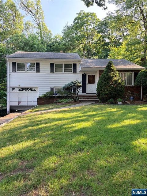 Photo of 108 Morningside Road, Paramus, NJ 07652 (MLS # 26022627)