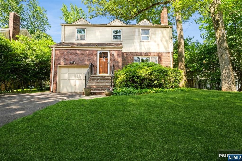 Photo of 279 Jefferson Avenue, Cresskill, NJ 07626 (MLS # 25039491)