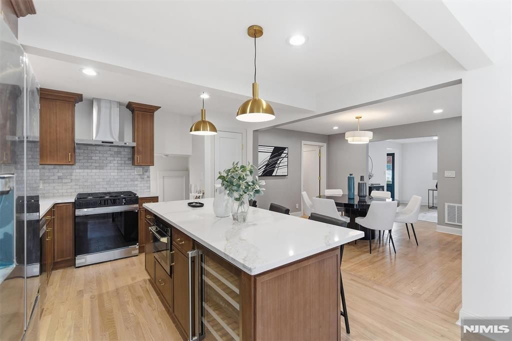 Photo of 26 Crestmont Road, West Orange, NJ 07052 (MLS # 25042168)