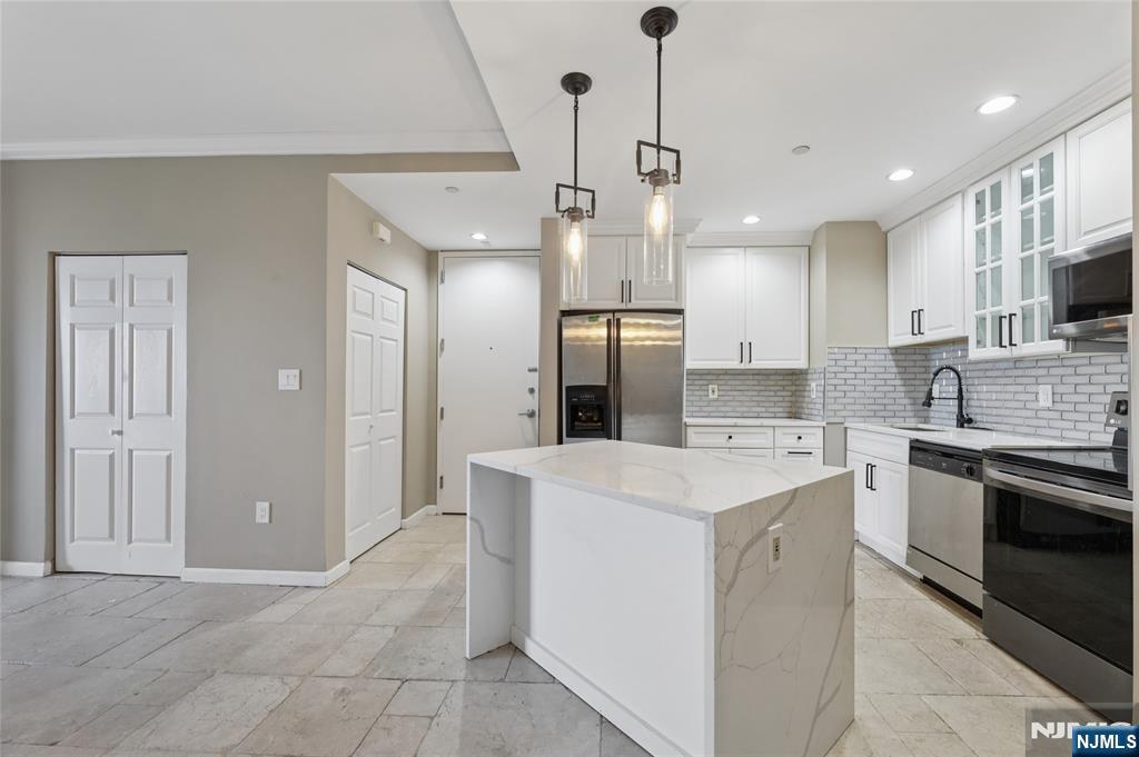 399 11th Street 403