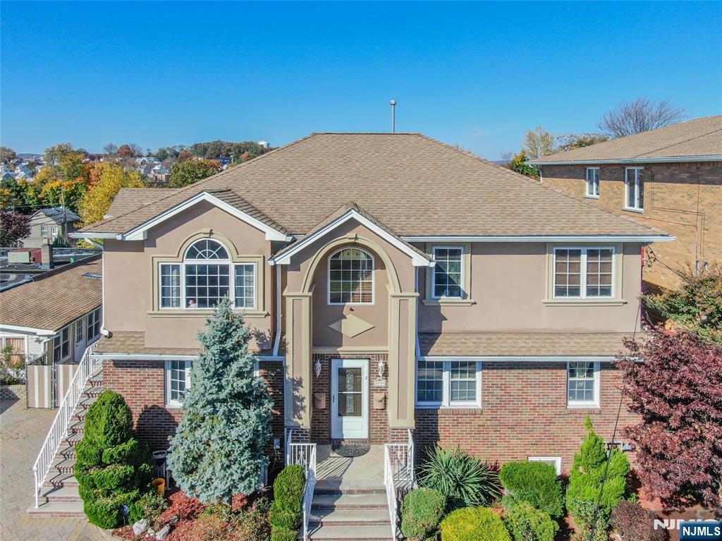 53 Morrell Place, Garfield, New Jersey - 6 Bedrooms  
6 Bathrooms  
13 Rooms - 