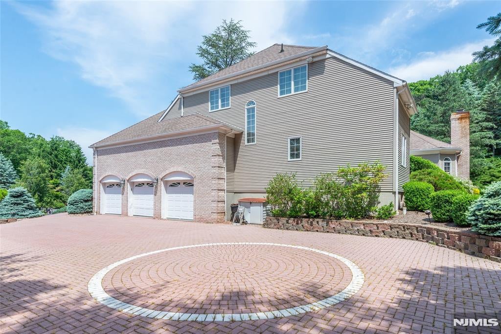 5 Raine Tree Court