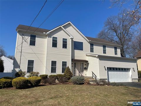 Photo of 238 Park Avenue, Teaneck, NJ 07666 (MLS # 26005478)