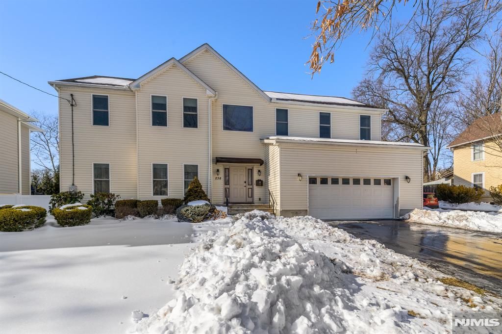 Photo of 238 Park Avenue, Teaneck, NJ 07666 (MLS # 26005478)