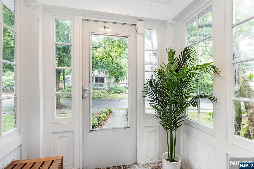 19 Forest Avenue