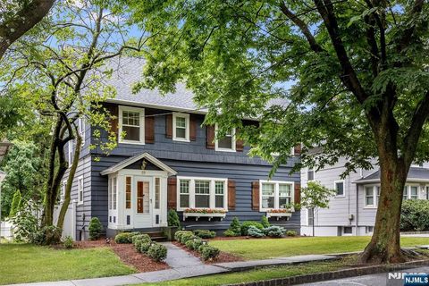 Photo of 19 Forest Avenue, Verona, NJ 07044 (MLS # 26023570)