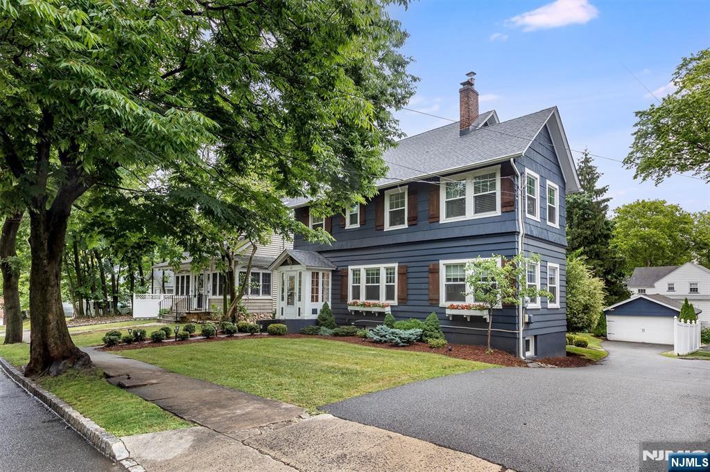 19 Forest Avenue