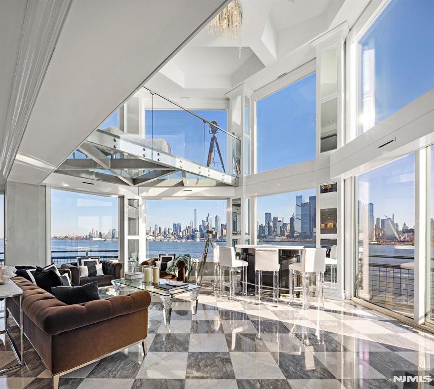 600 Harbor Boulevard 1079-81R