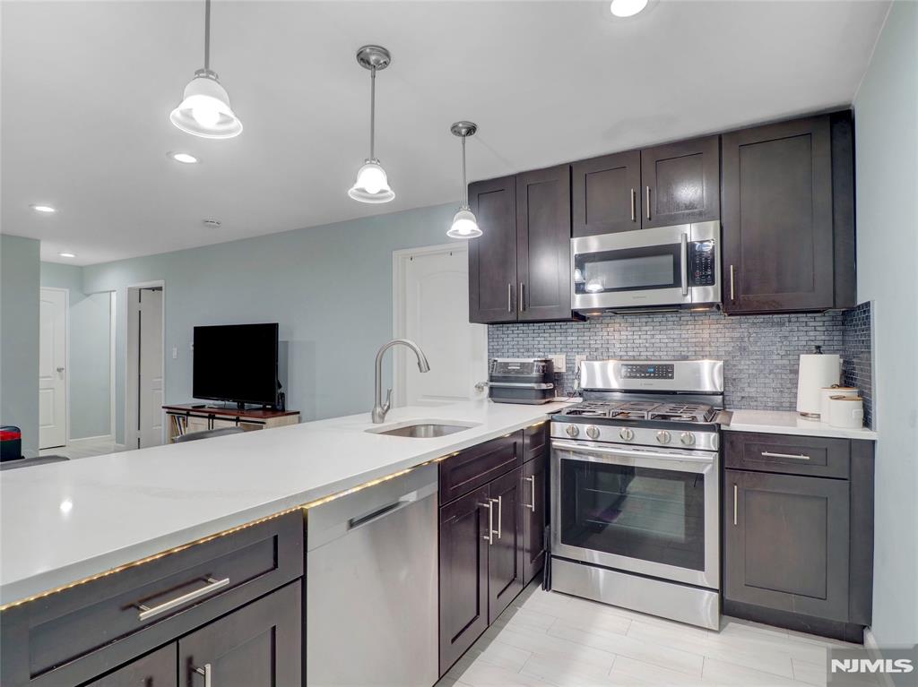 2200 Paterson Plank Road 19