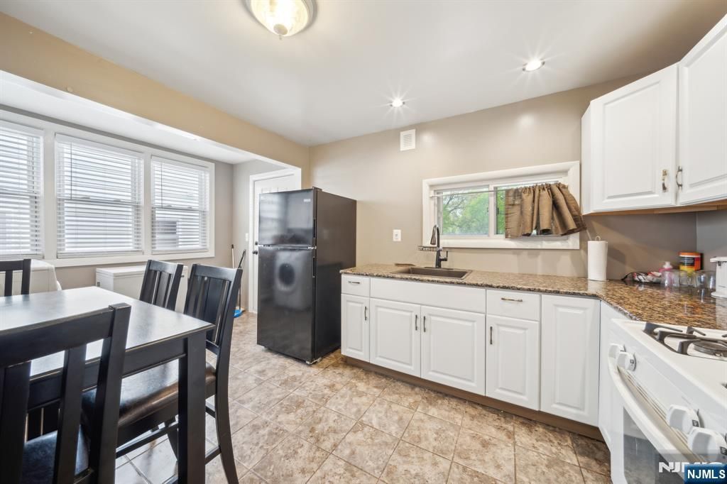 Photo of 22 Hinsdale Place, Newark, NJ 07104 (MLS # 25032995)