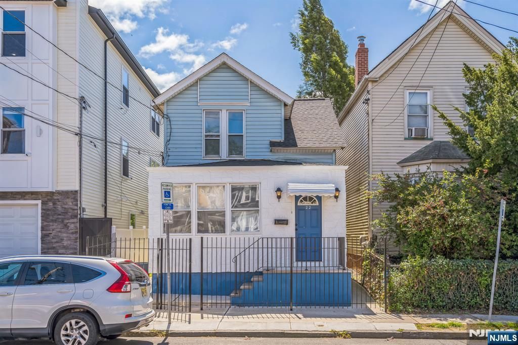 Photo of 22 Hinsdale Place, Newark, NJ 07104 (MLS # 25032995)