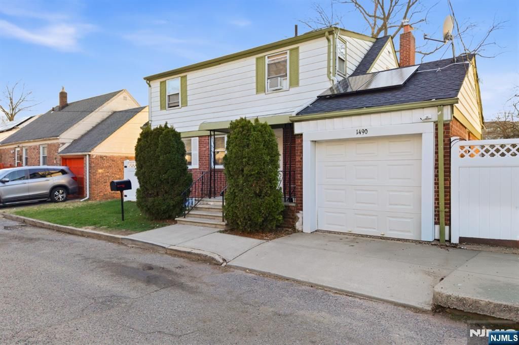 Photo of 1490 Champlain Square, Teaneck, NJ 07666 (MLS # 26010170)