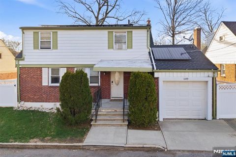 Photo of 1490 Champlain Square, Teaneck, NJ 07666 (MLS # 26010170)