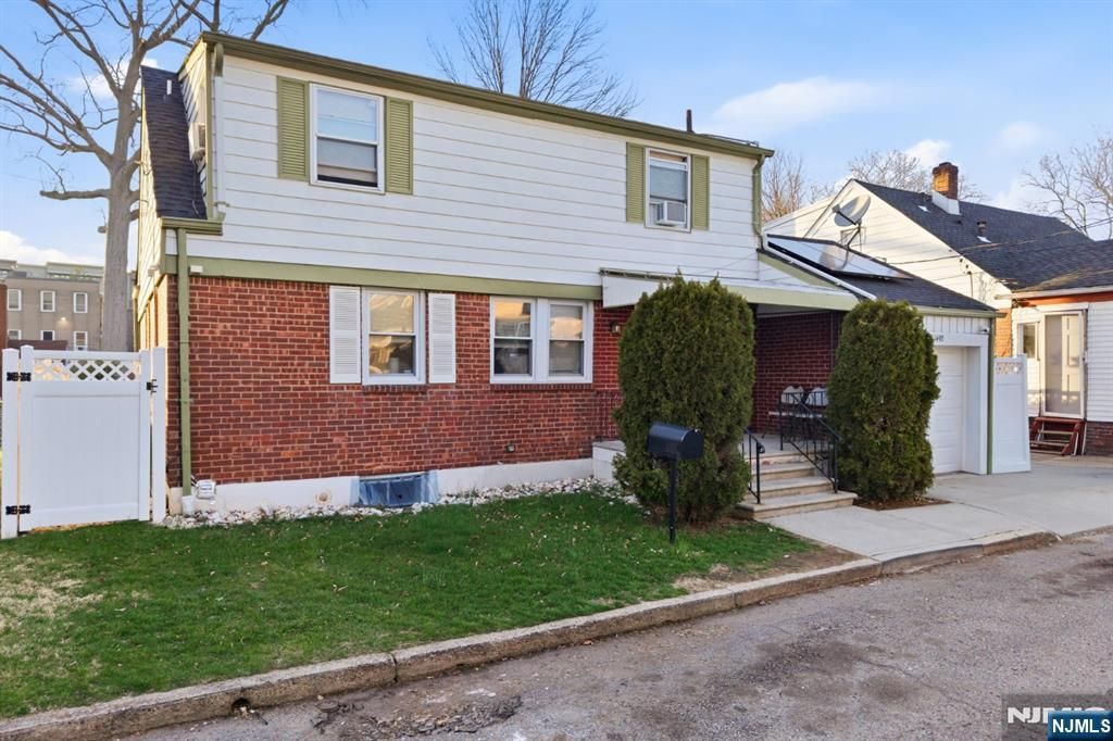 Photo of 1490 Champlain Square, Teaneck, NJ 07666 (MLS # 26010170)