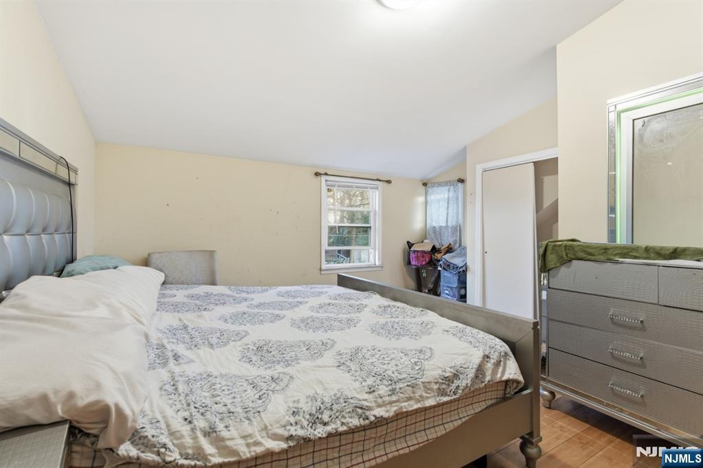 1490 Champlain Square