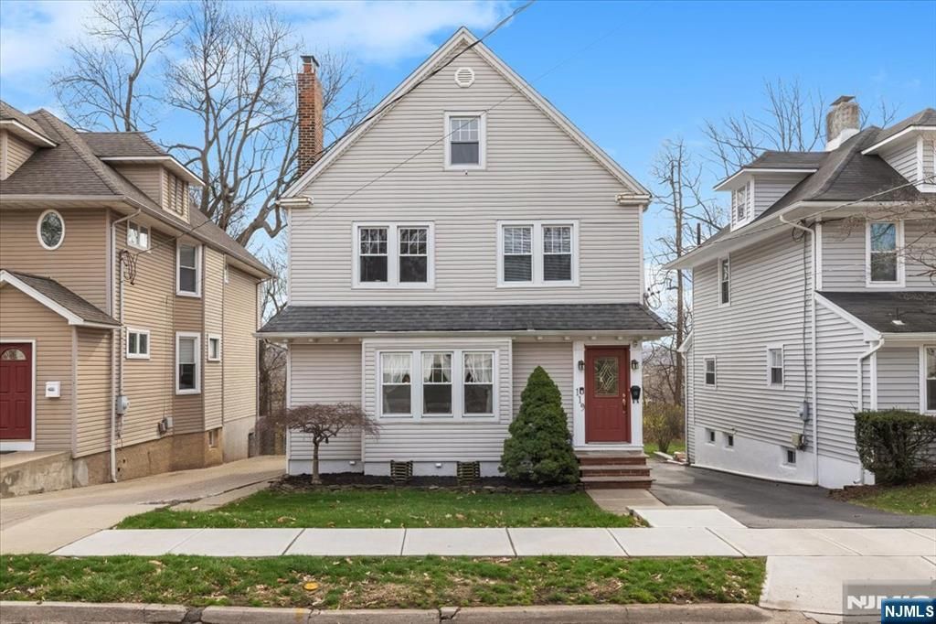 Photo of 119 Overpeck Avenue, Ridgefield Park, NJ 07660 (MLS # 25043769)