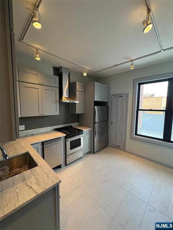425 Bloomfield Avenue 3A