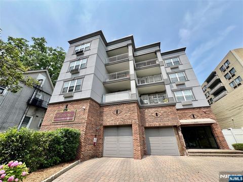 Photo of 547 Gorge Road #4B, Cliffside Park, NJ 07010 (MLS # 26016149)
