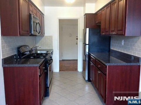 Photo of 2175 HUDSON TER #9-B, Fort Lee, NJ 07024 (MLS # 26038759)