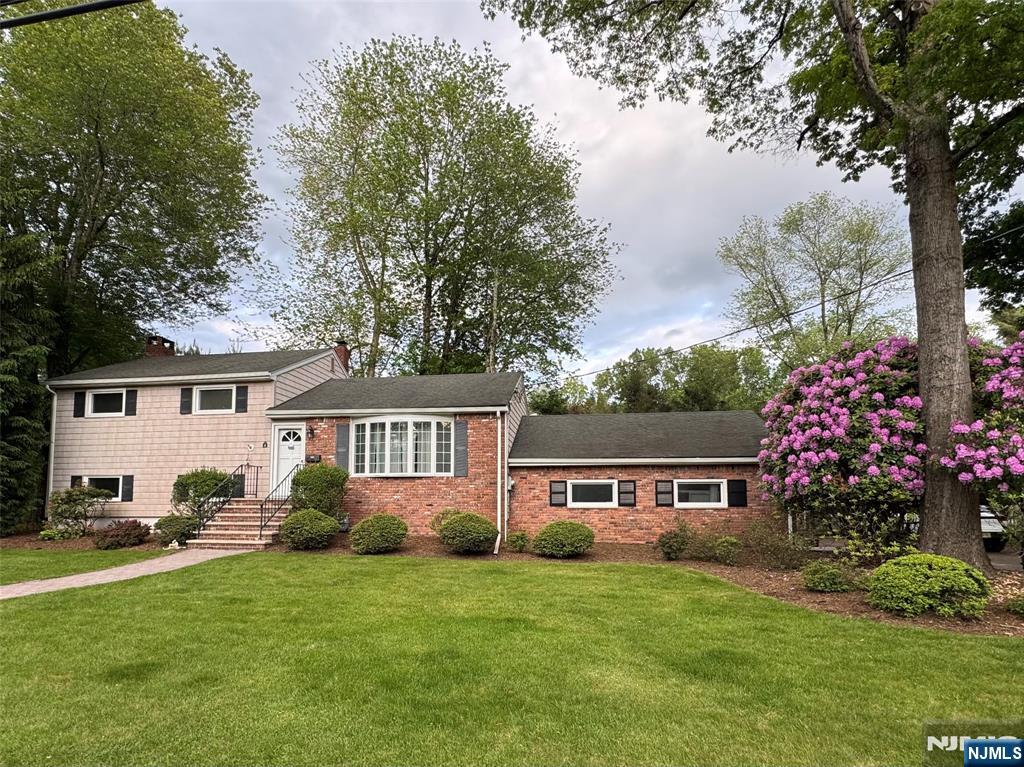 Rental Property at 8 Brook Way, Demarest, New Jersey - Bedrooms: 4 
Bathrooms: 2 
Rooms: 8  - $9,000 MO.