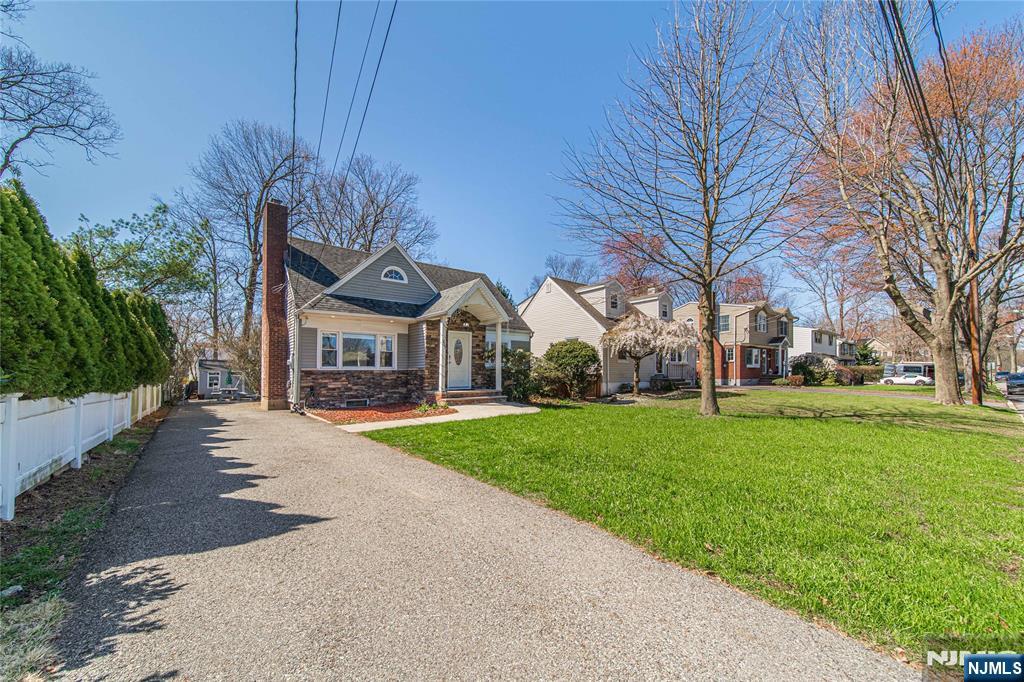 Rental Property at 231 Woodland Ave, River Edge, New Jersey - Bedrooms: 4 
Bathrooms: 2 
Rooms: 6  - $4,300 MO.