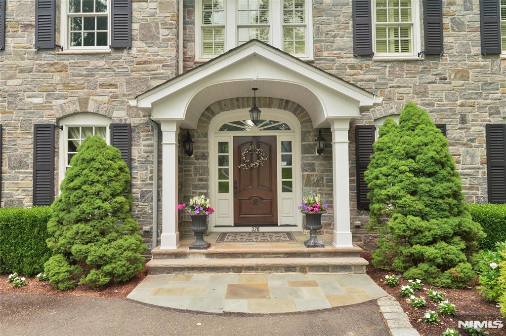 320 Sleepy Hollow Lane