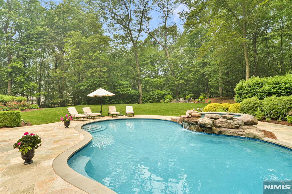 320 Sleepy Hollow Lane