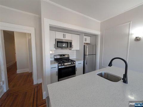 Photo of 85 Anderson St #C6, Hackensack, NJ 07601 (MLS # 26009975)