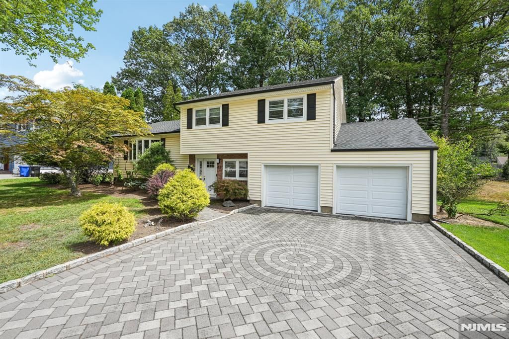 Photo of 63 Crestmont Road, West Orange, NJ 07052 (MLS # 26007831)