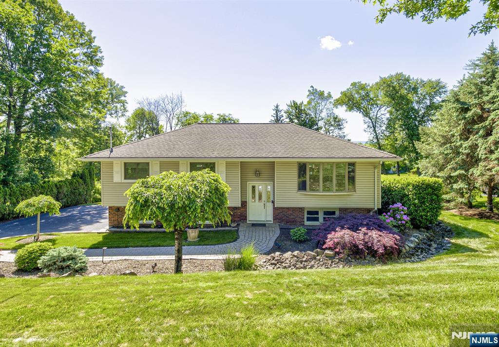 Property for Sale at 10 Sunrise Way, Montville Twp, New Jersey - Bedrooms: 4 
Bathrooms: 2 
Rooms: 9  - $799,000