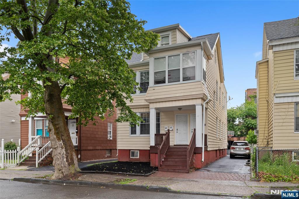 88 S 16th Street, East Orange, New Jersey - 5 Bedrooms  
3 Bathrooms  
11 Rooms - 