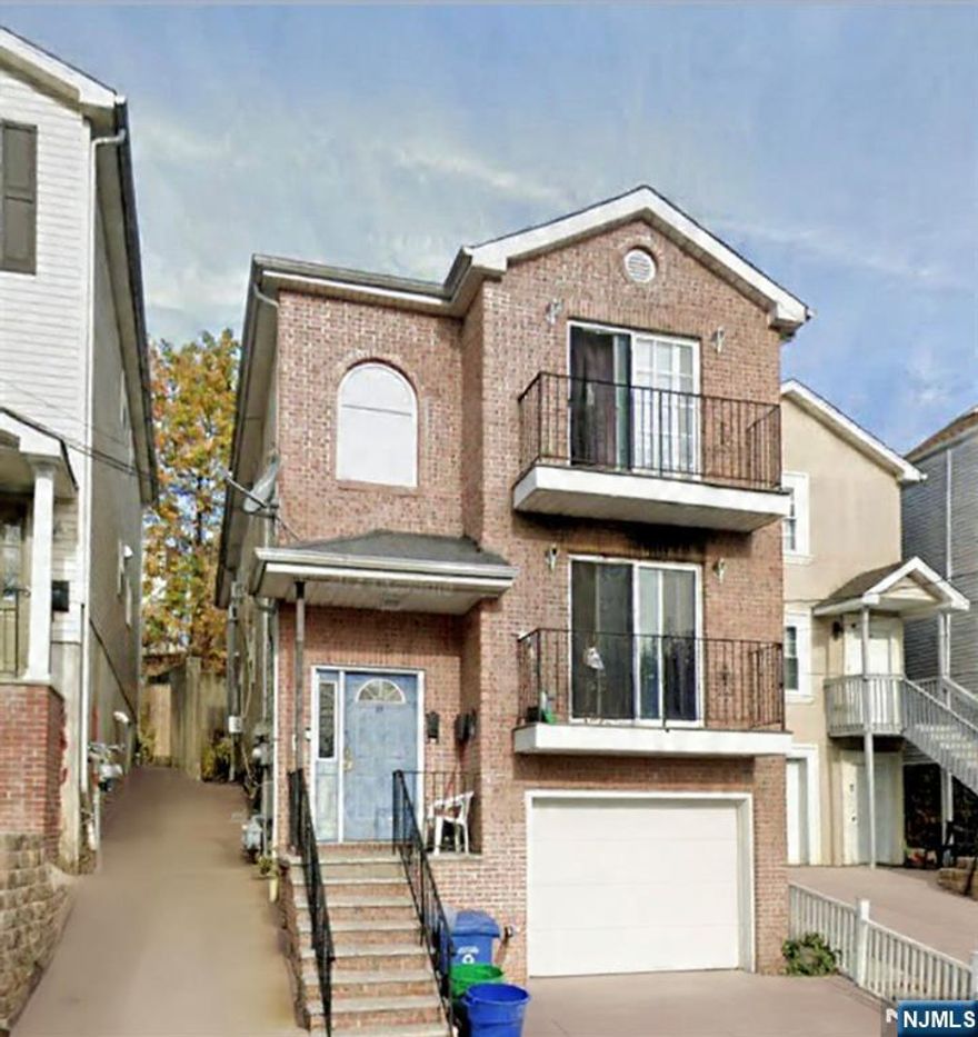 Fantastic opportunity to own a multifamily newer build home! Boasting 6 beds, 4 baths, and 2,438 sqft of living space, plus parking and a tandem 2-car garage. Located in the Northside neighborhood, it's close to local schools, transportation and amenities. Amazing for investors or owner-occupants.