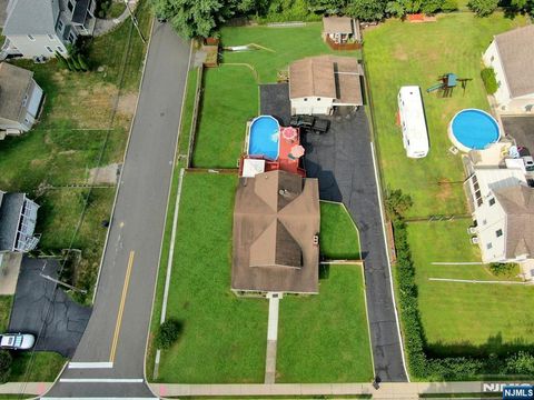 Photo of 324 Franklin Turnpike, Mahwah, NJ 07430 (MLS # 26016509)