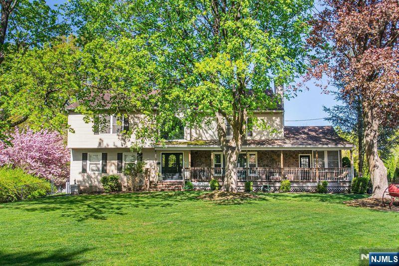 Property for Sale at 1135 Ringwood Avenue, Pompton Lakes, New Jersey - Bedrooms: 6 
Bathrooms: 4 
Rooms: 11  - $899,000