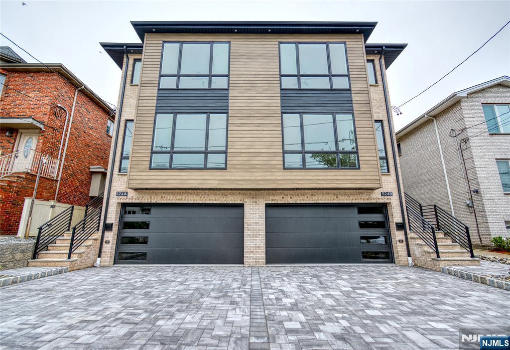 524 1st St A, Palisades Park, New Jersey - 4 Bedrooms  
4 Bathrooms  
8 Rooms - 