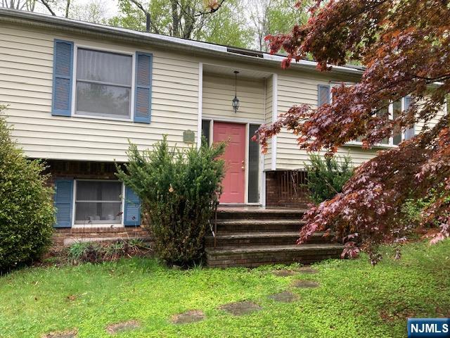 5 Henry Road, West Milford, New Jersey - 4 Bedrooms  
2 Bathrooms  
8 Rooms - 