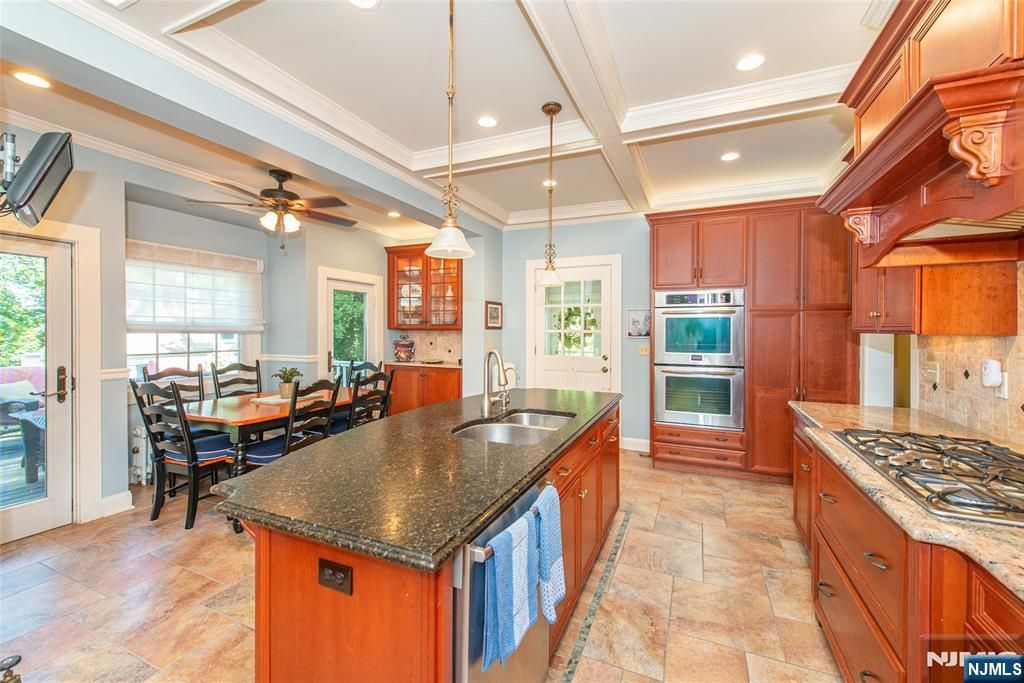 Photo of 11 Hillcrest Pl, West Caldwell, NJ 07006 (MLS # 25035766)