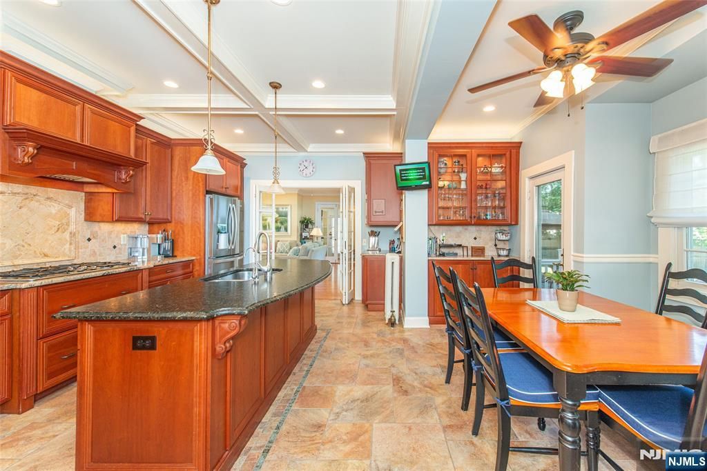 Photo of 11 Hillcrest Pl, West Caldwell, NJ 07006 (MLS # 25035766)