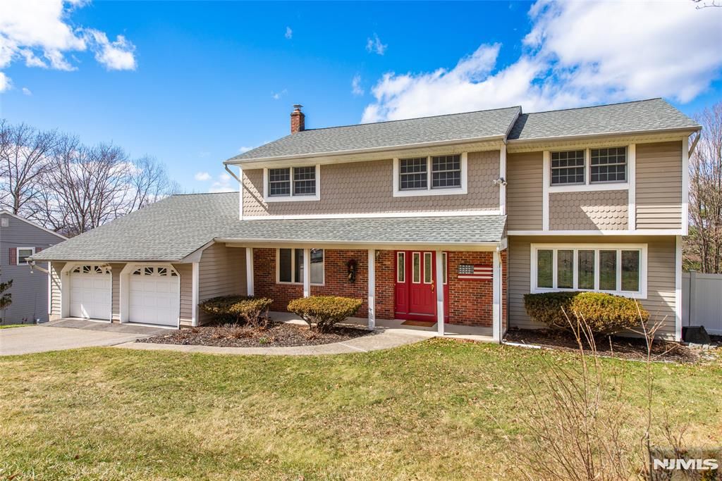 Photo of 9 McAtee Lane, Wanaque, NJ 07465 (MLS # 26008915)