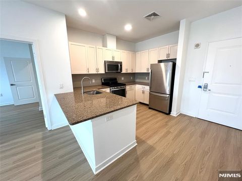 Photo of 2050 Central Rd #606, Fort Lee, NJ 07024 (MLS # 26008274)