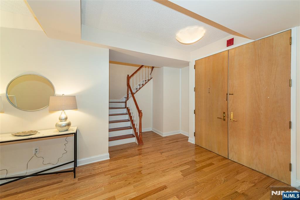 10 Smith Manor Boulevard 815